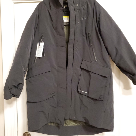*SOLD* Womens Nike Tech coat - Picture 5 of 5